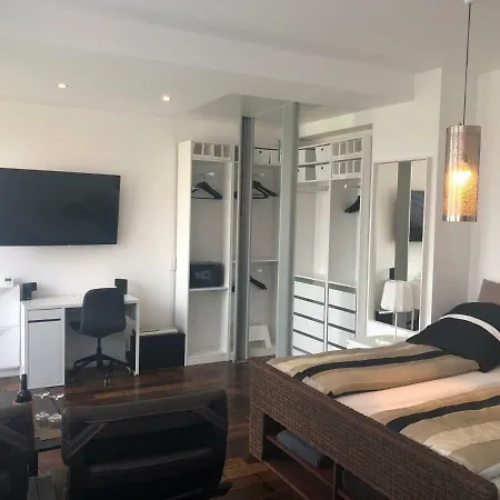 Aparthotel Business *
