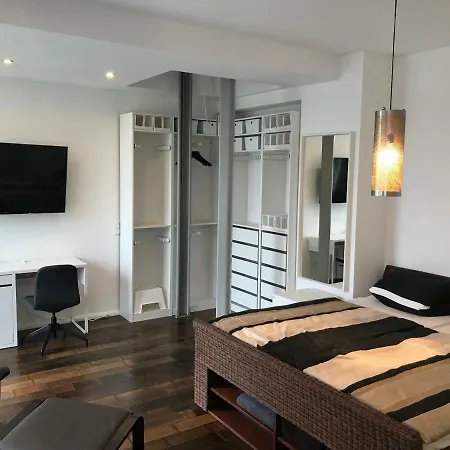 Aparthotel Business *